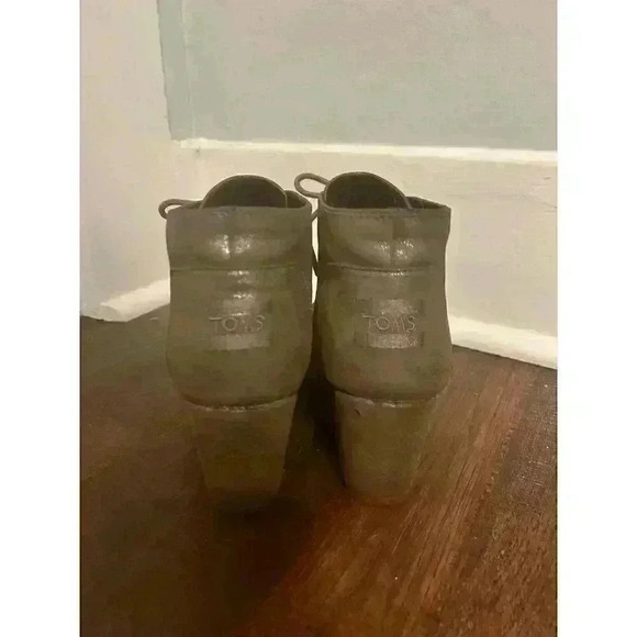 TOMS Desert Wedge Shoe Taupe With Gold Synthetic Sueded Leather‎ Women's Size 8 - Picture 4 of 11